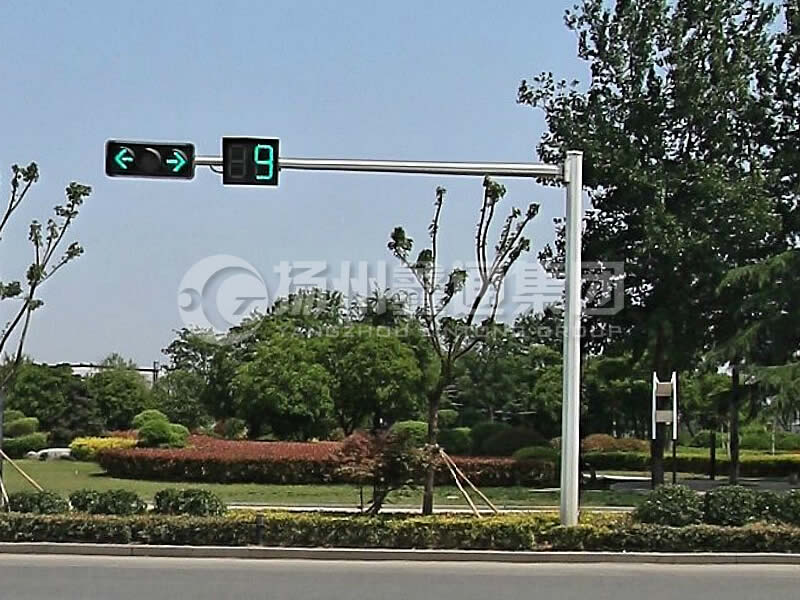 XHDG-035，L型八棱信號燈桿，丁字路口